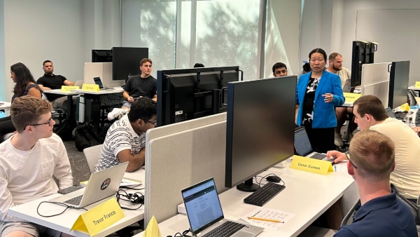 Suhong Li leads a Big Data Analytics class in the new Data Visualization Lab.