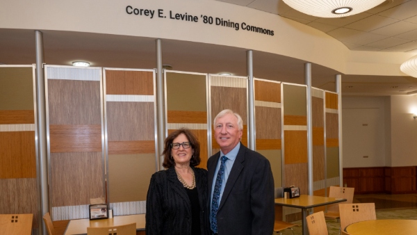 Corey Levine ’80 and his wife Karen stop by the dining commons that bears his name.