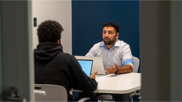 Sam Banoud practices his sales skill in Hauck Sales Performance Lab breakout room