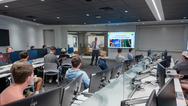 Executive in Residence Kevin Maloney addresses students in the Financial Markets Center