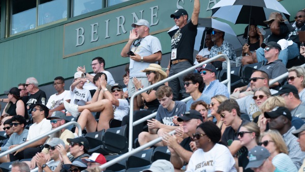 The crowd comes out to support the Bulldogs.