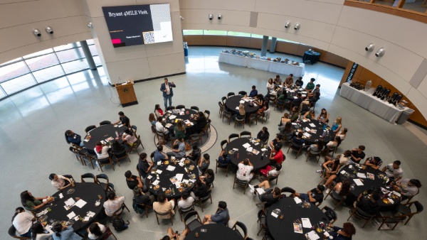 Robert Calabro ’88, a Bryant University Trustee and partner at professional services firm PwC, as well as several other Bryant alumni working at PwC, returned to campus for a breakfast session with the 4MILE students