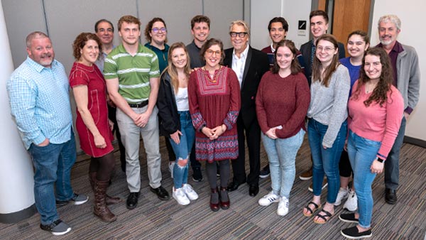 Mayim Bialik and Don Reo pose with students